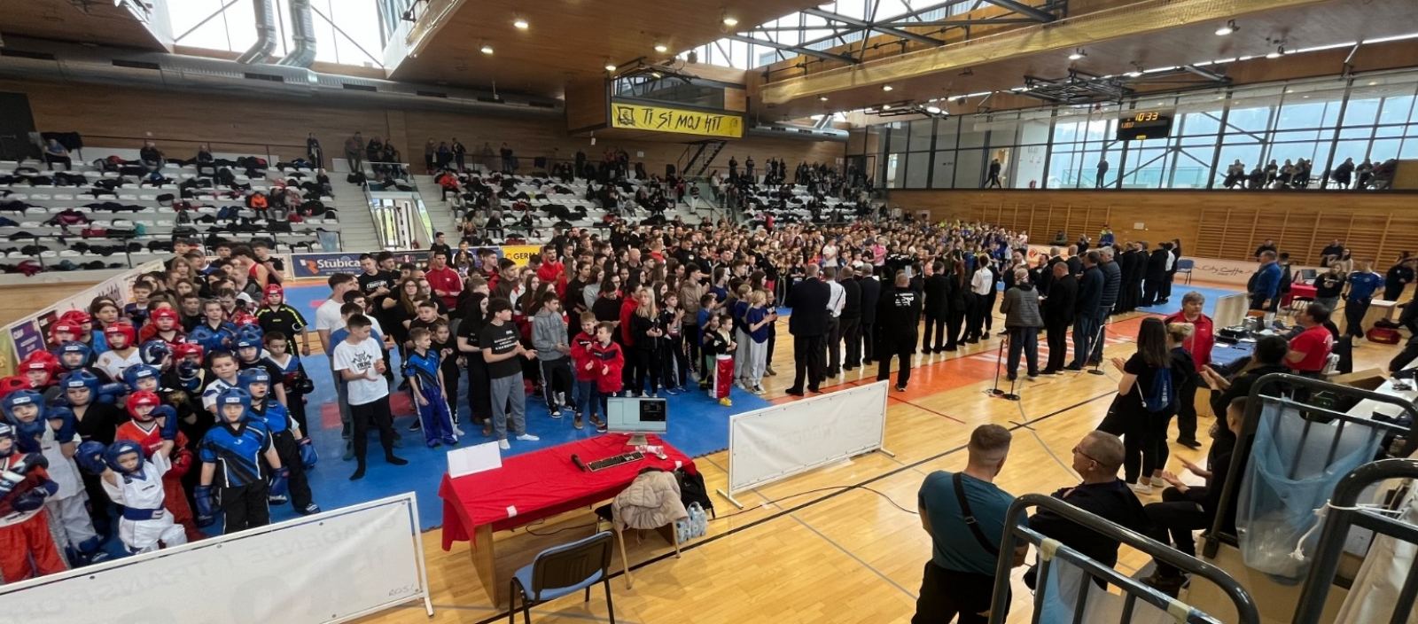 AMegnyitó